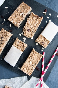 6 ingredients, one bowl, no bake Peanut Butter Oatmeal Granola Bars! So simple!