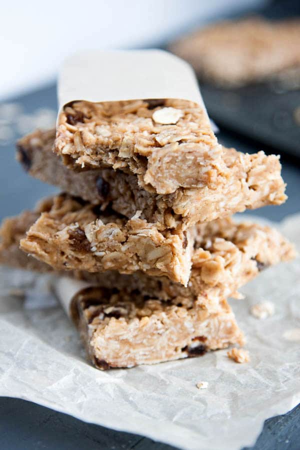 6 ingredients, one bowl, no bake Peanut Butter Oatmeal Granola Bars! So simple!