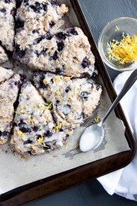 Spring Breakfast alert! Tangy lemon pairs so nicely with juicy blueberry in these Lemon Blueberry Scones.