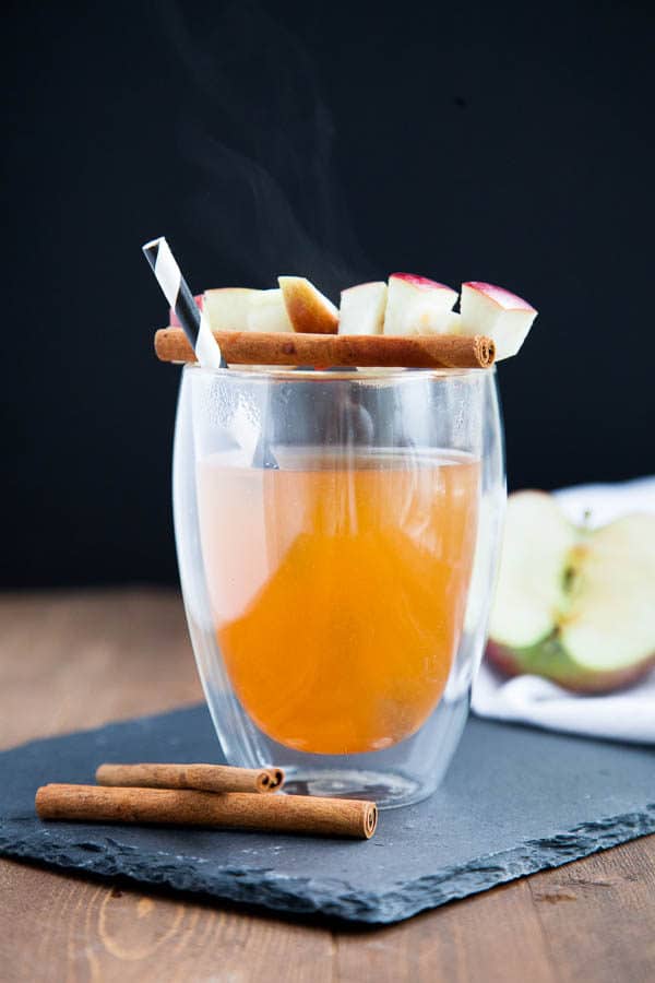 Only 5 ingredients and 30 minutes to this Simple Homemade Apple Cider.