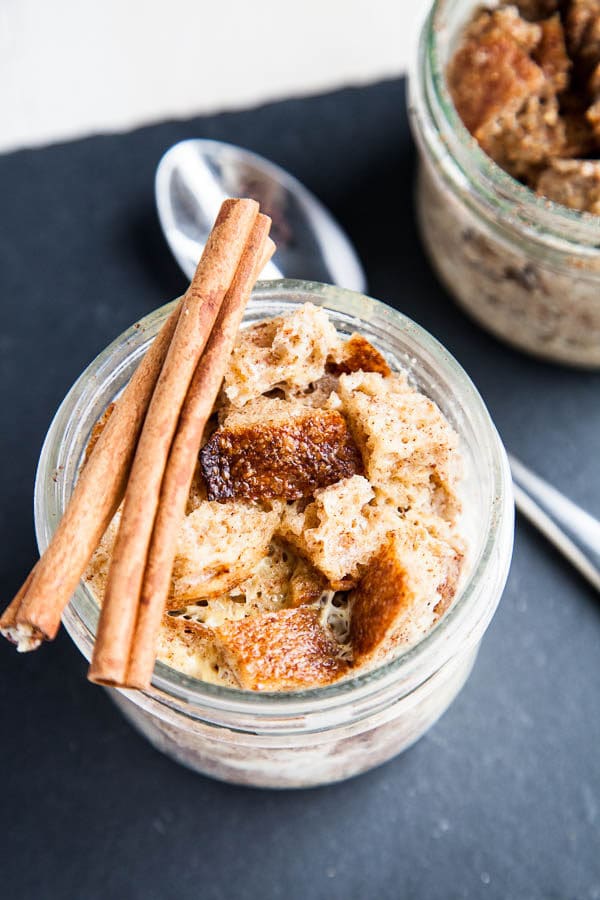 Who knew you could make French Toast in a mason jar?! In just 5 minutes, you can make cinnamony delicious Mason Jar French Toast! This breakfast is so fun and easy!