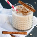 With the flavours of cinnamon and vanilla and the heartiness of oats and bananas, this smoothie really does taste like a cinnamon bun!